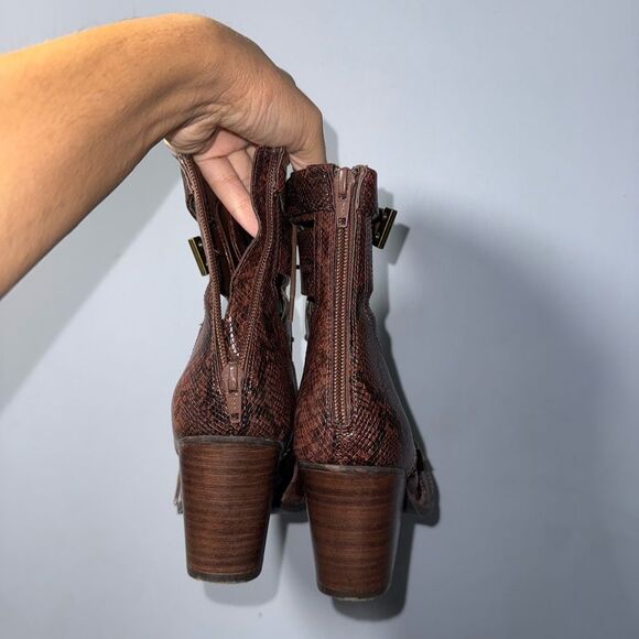 Coconuts Getty by Matisse animal print cutouts Booties Size 8.5 Women’s EUC - Picture 3 of 5